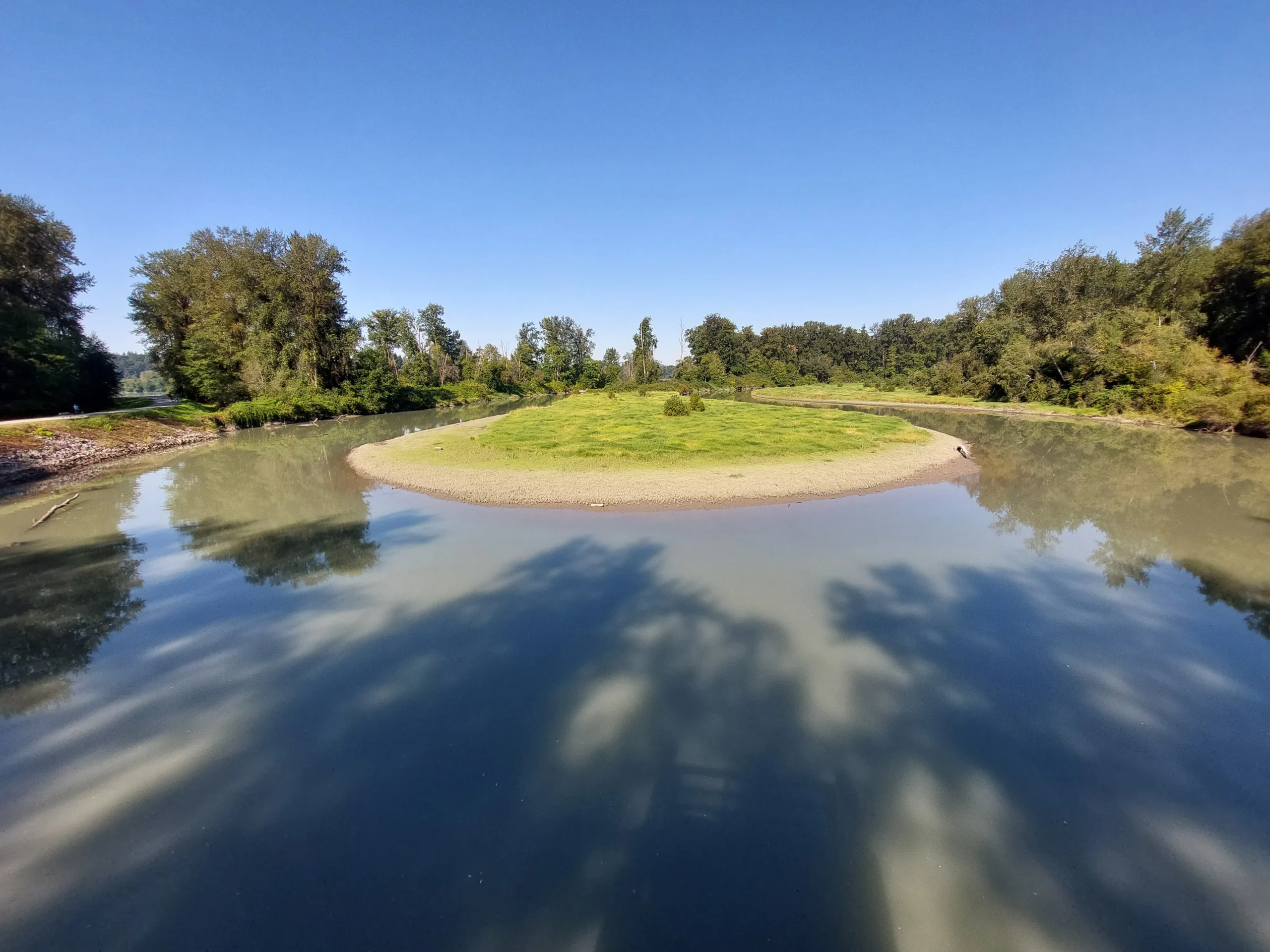 Am Vormittag vor dem Abflug hatten wir noch Zeit den Kanaka Provincial Park zu besuchen. Hier eine Schleife des Kanaka Creek.