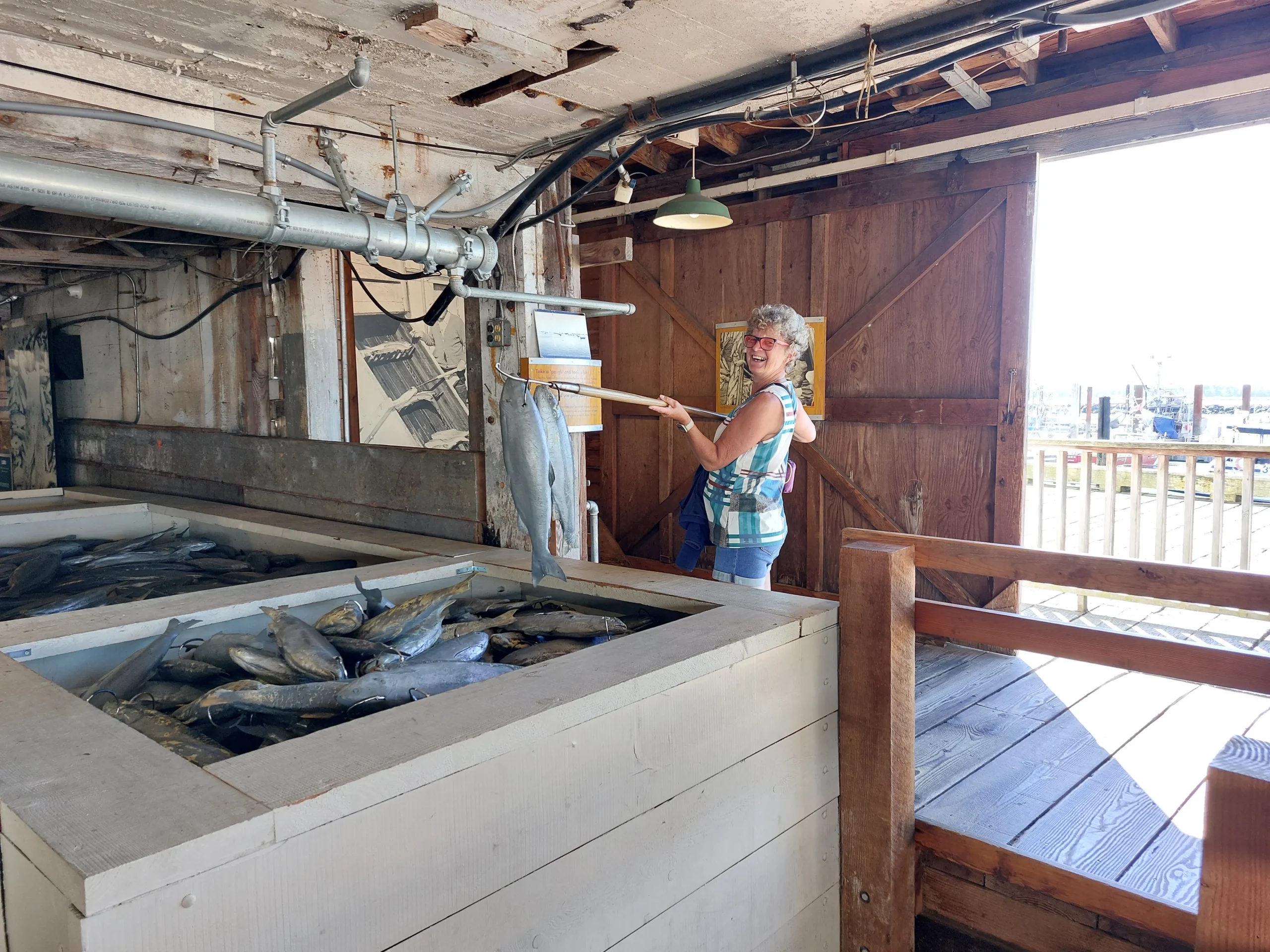 Auch Anett hat einen guten Fang gemacht.