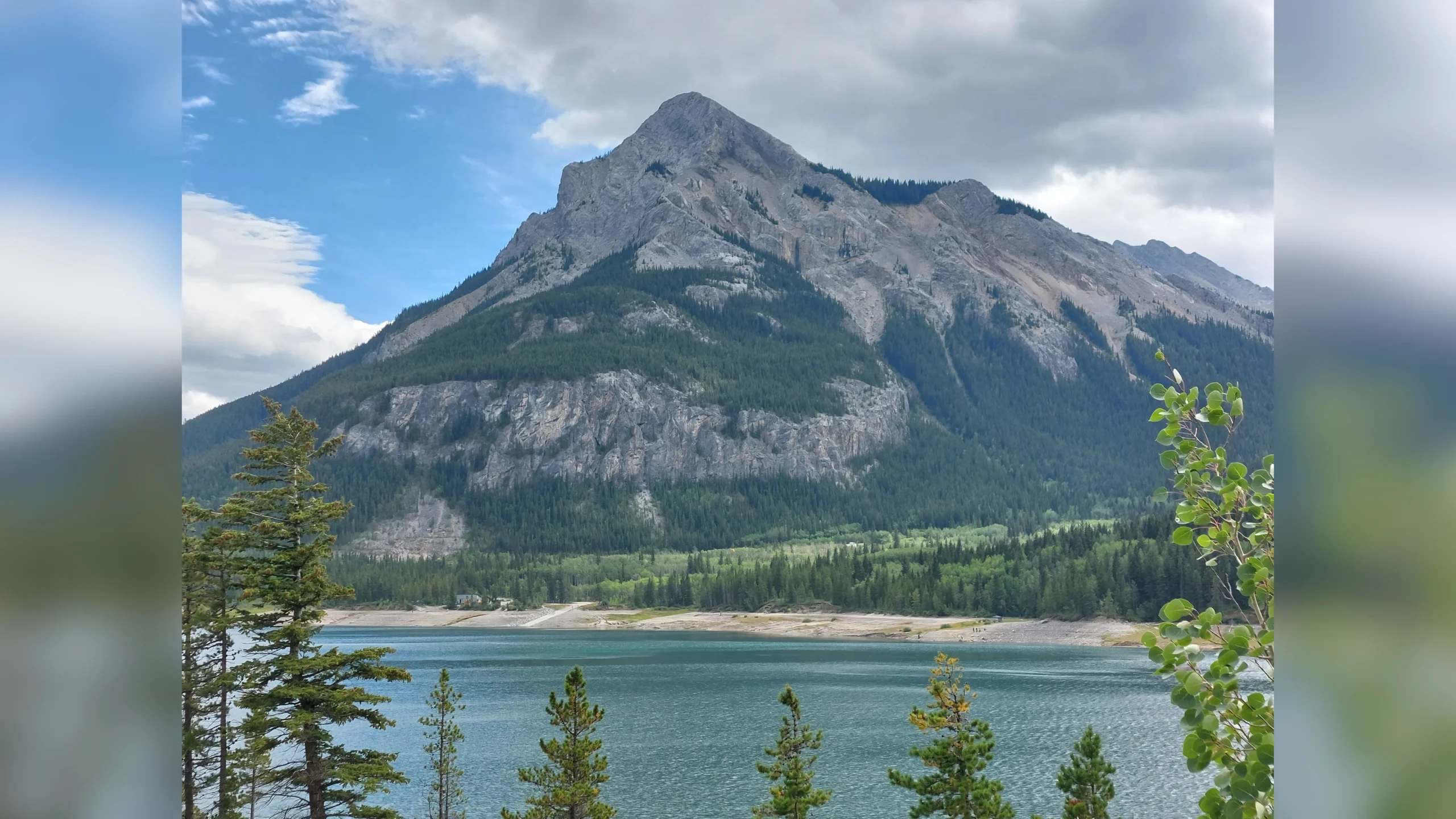 Welche Überraschung: Der See heißt wie sein Land "Lake Kananaskis".