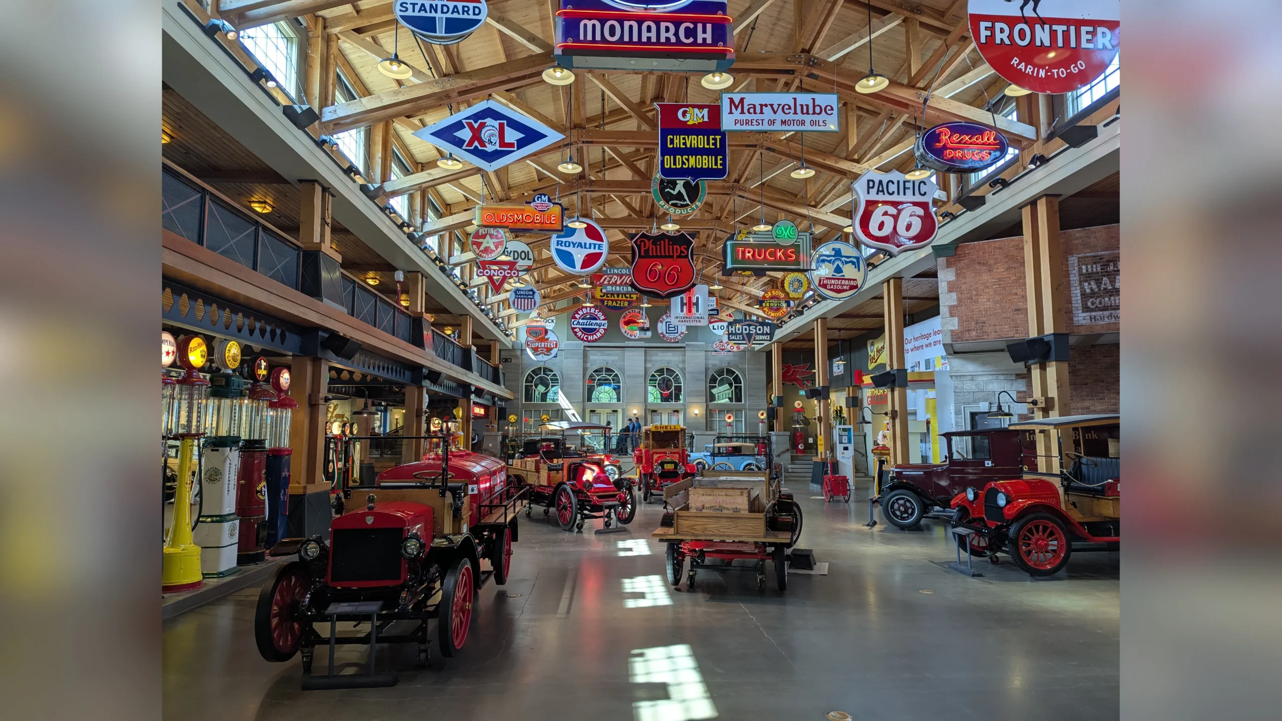 Unglaublich wie groß die Anzahl an Konzernen für Kraftstoffe einmal war und wie viele davon noch übrig geblieben sind.