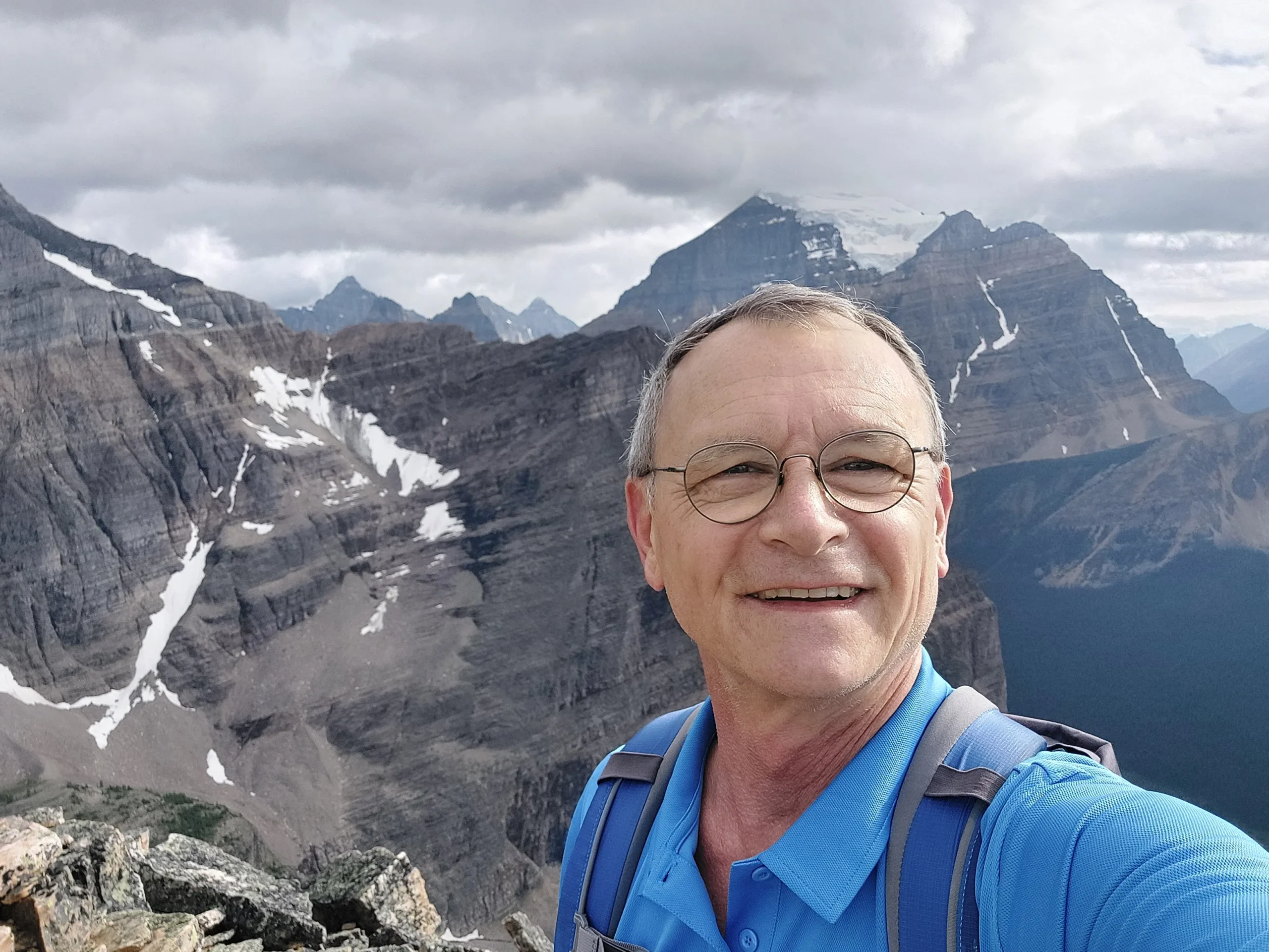 Nach 2 h waren die ca. 1000 hm in einer Entfernung von 4,4 km gewandert und ich konnte das fantastische Panorama der Rocky Mountains genießen.