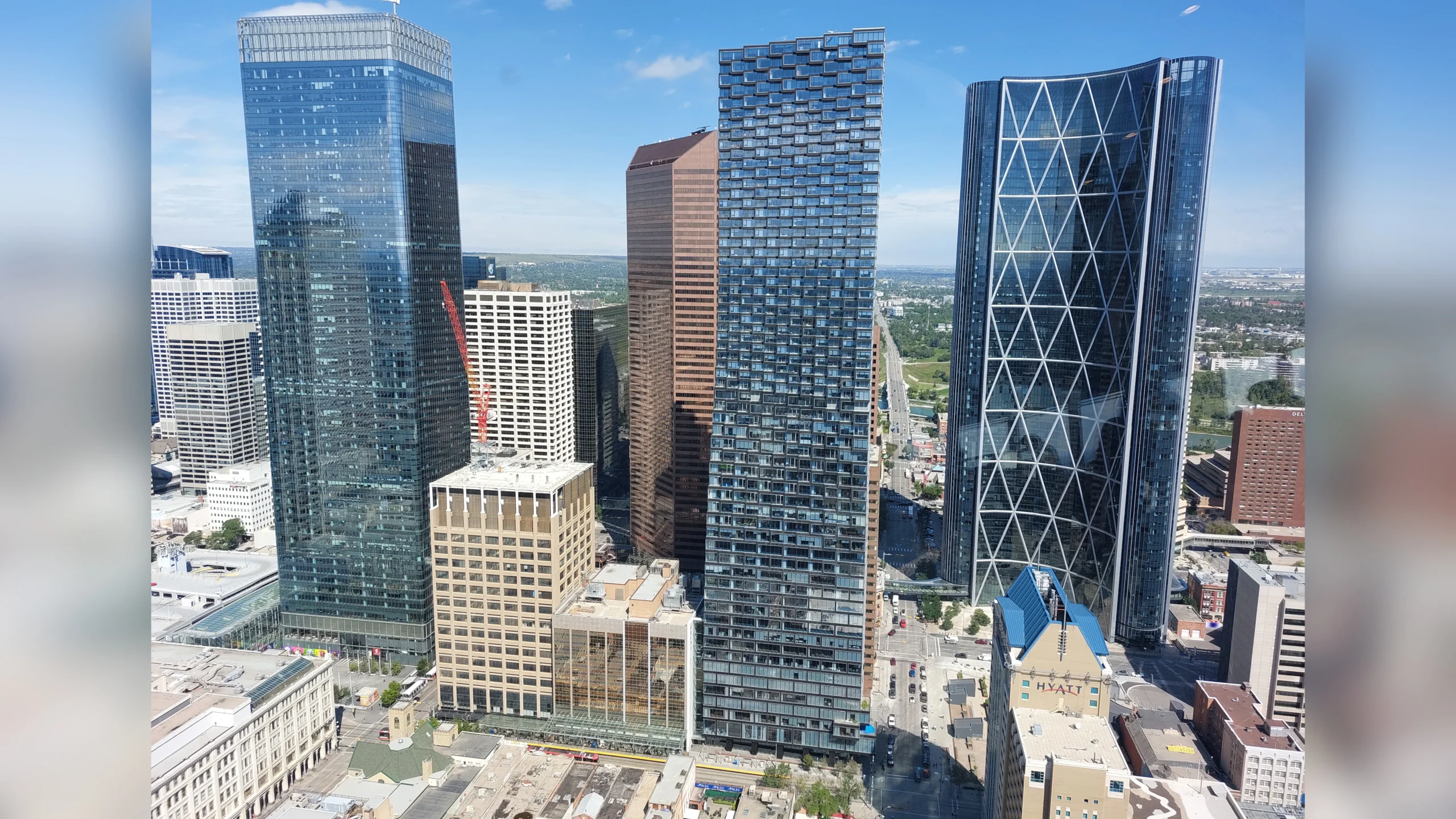 Der Rundumblick in diese moderne Stadt ist faszinierend.