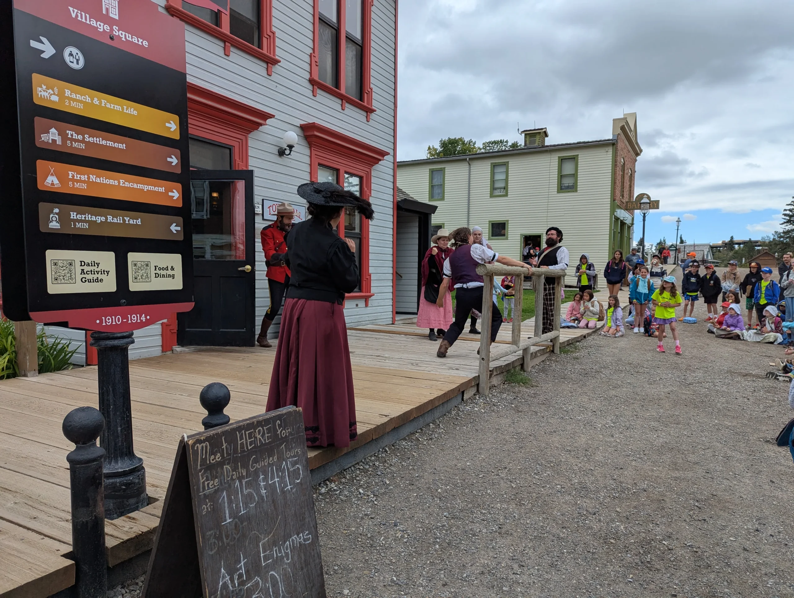 Doch dann war es eher ein großer Spielplatz für Kinder mit sehr authentischen und vor allem originalen Objekten.
