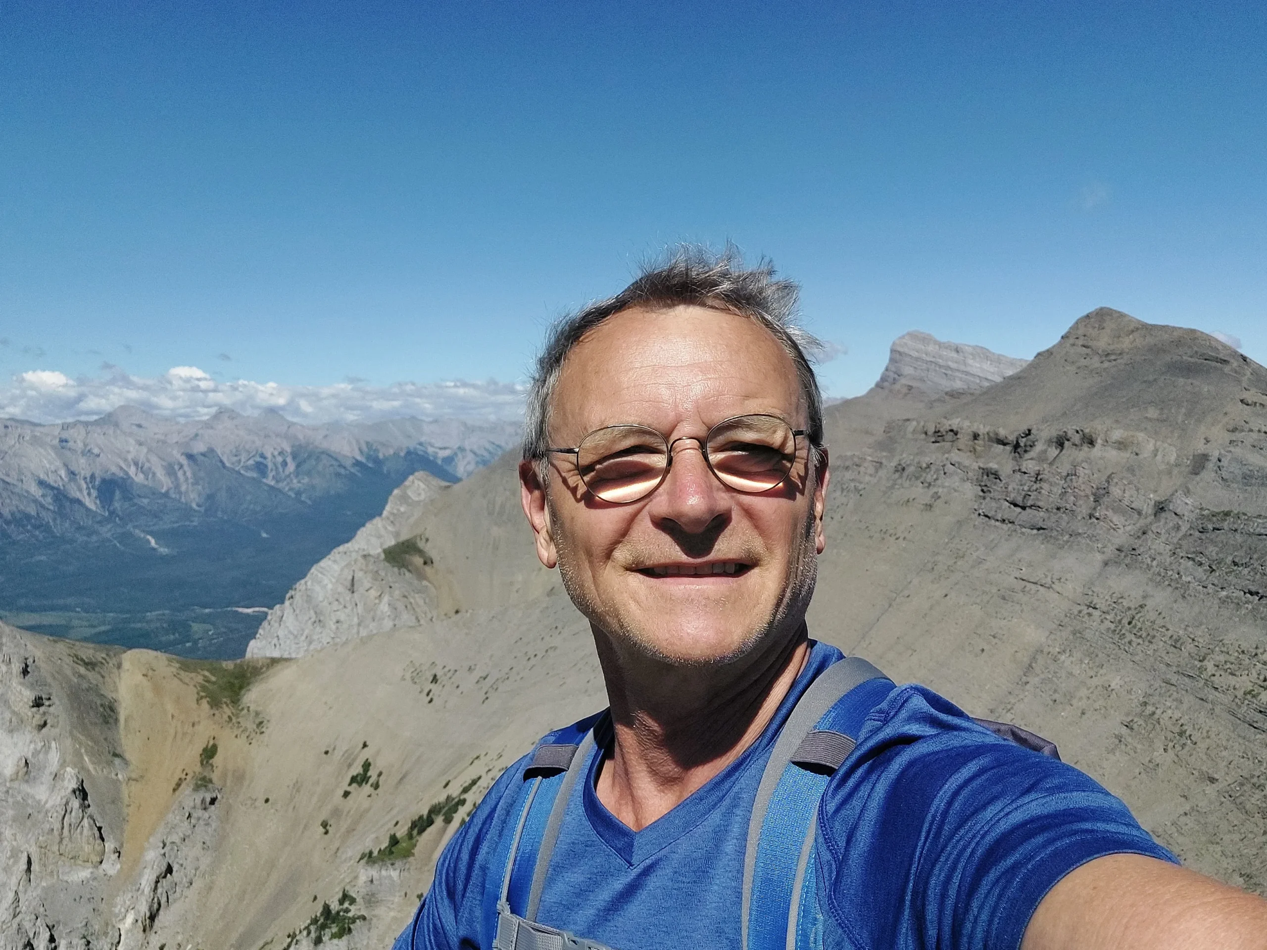 Hier habe ich Rundle 8 erreicht. Es ist der zweite Gipfel von Osten aus gesehen.