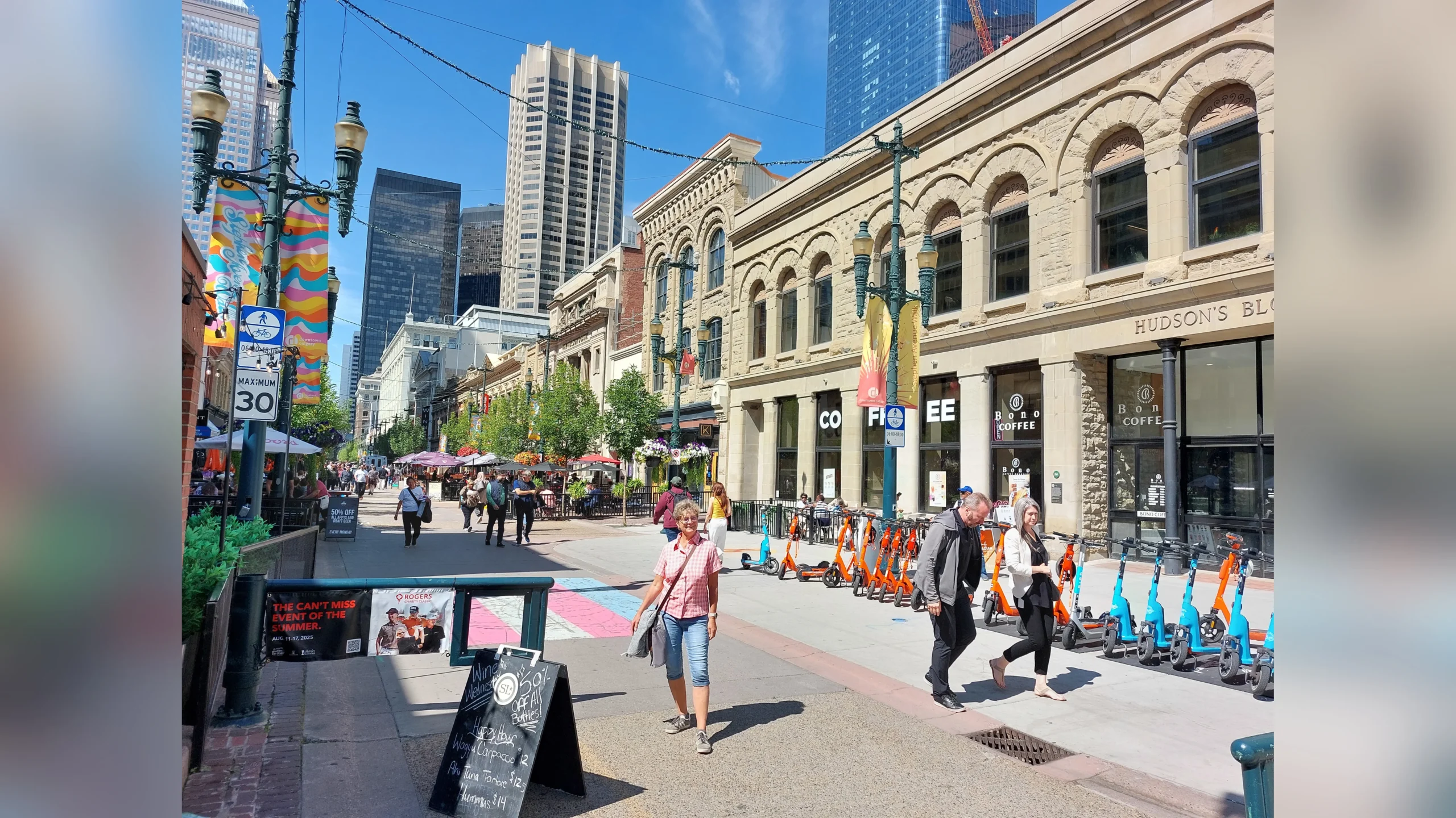 ..ausgedehnte Fußgängerzonen wie Stephens Avenue mitten in der City..