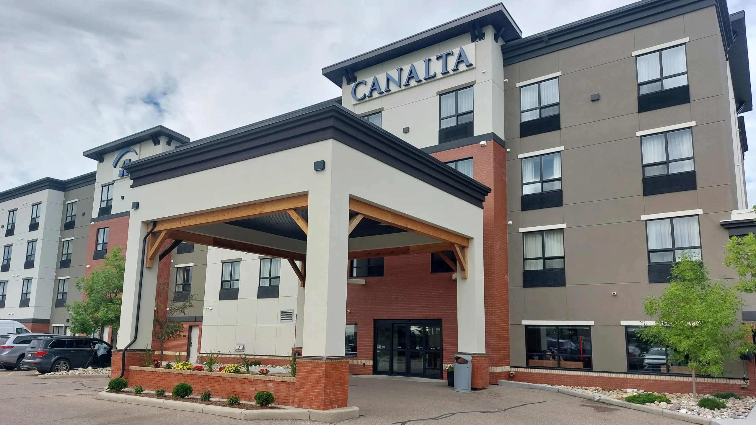 Am späten Nachmittag checkten wir ins Canalta in Cochrane ein.