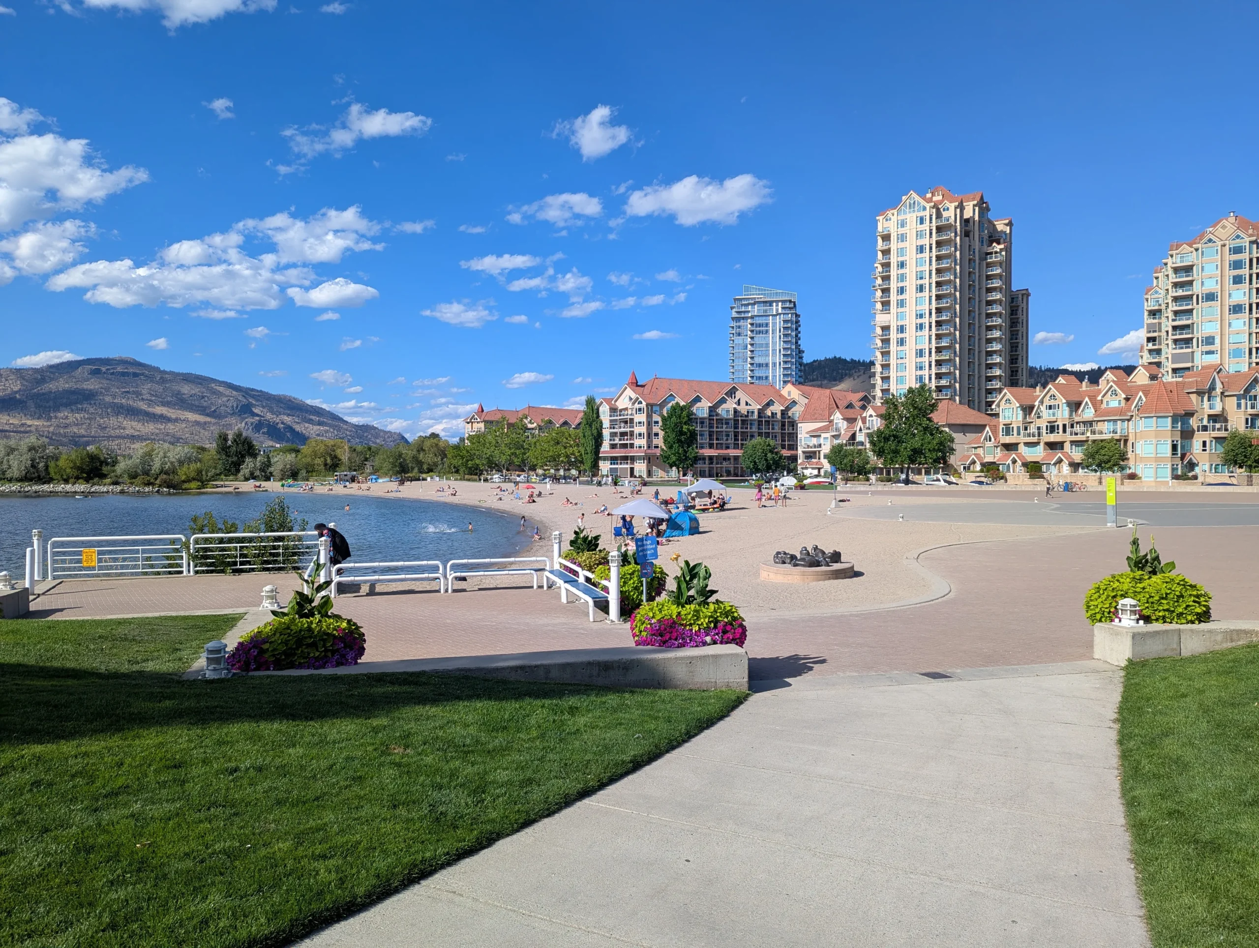 Vermisst jemand was , Graffiti, sinnlose Schmierereien oder gar Zerstörung? Ja, es ist nicht überall Eden, aber das was wir unseren Städten antun, konnten wir auf unserer Rundreise durch den Westen Kanadas nirgend wo sehen.